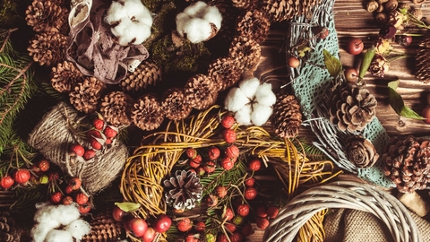 Christmas crafts made from natural materials